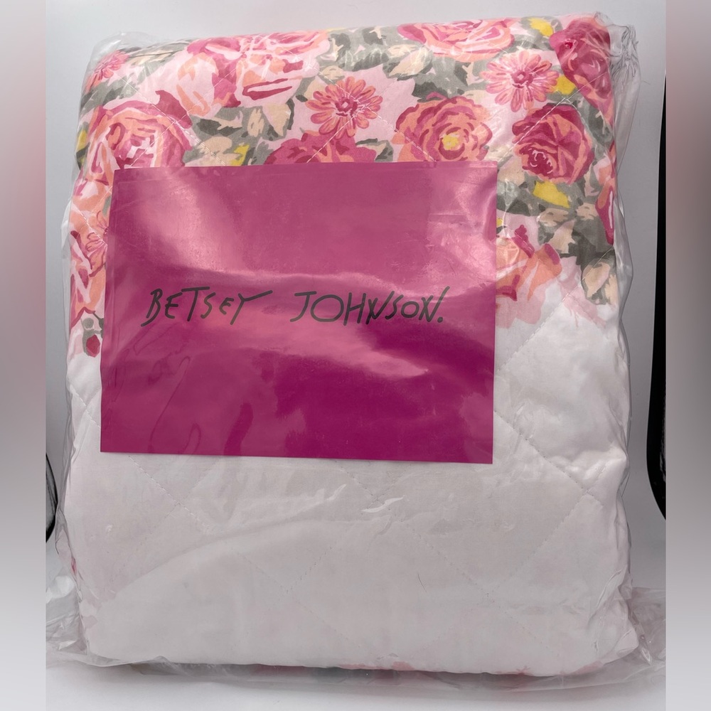 Betsey Johnson Floral Full/Queen Quilt Set - Picture 3 of 6